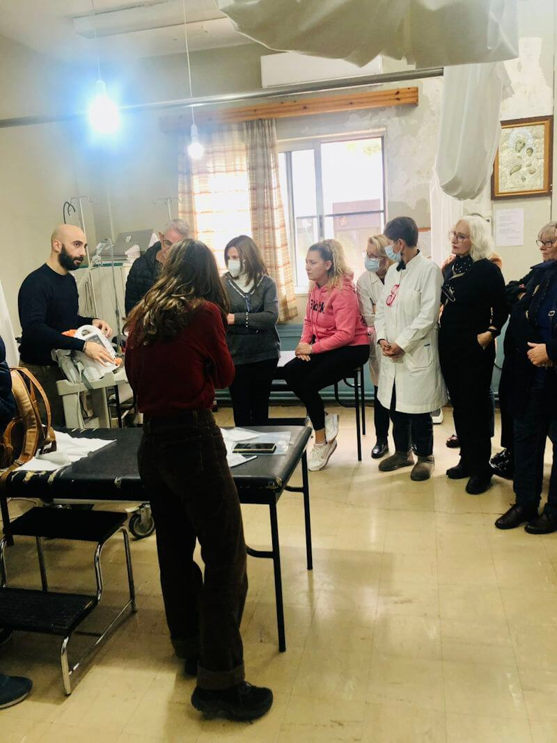 Παρουσίαση και εκπαίδευση του ιατρικού και νοσηλευτικού προσωπικού στη χρήση του νέου μηχανήματος.