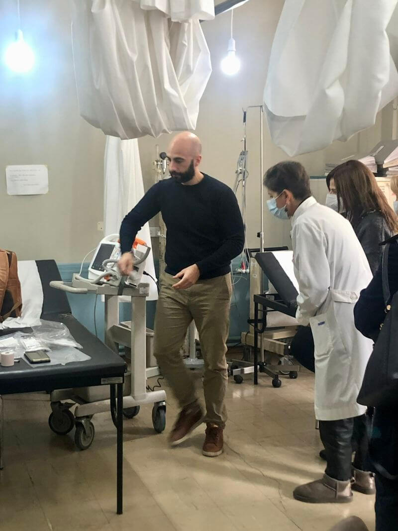 Παρουσίαση και εκπαίδευση του ιατρικού και νοσηλευτικού προσωπικού στη χρήση του νέου μηχανήματος.