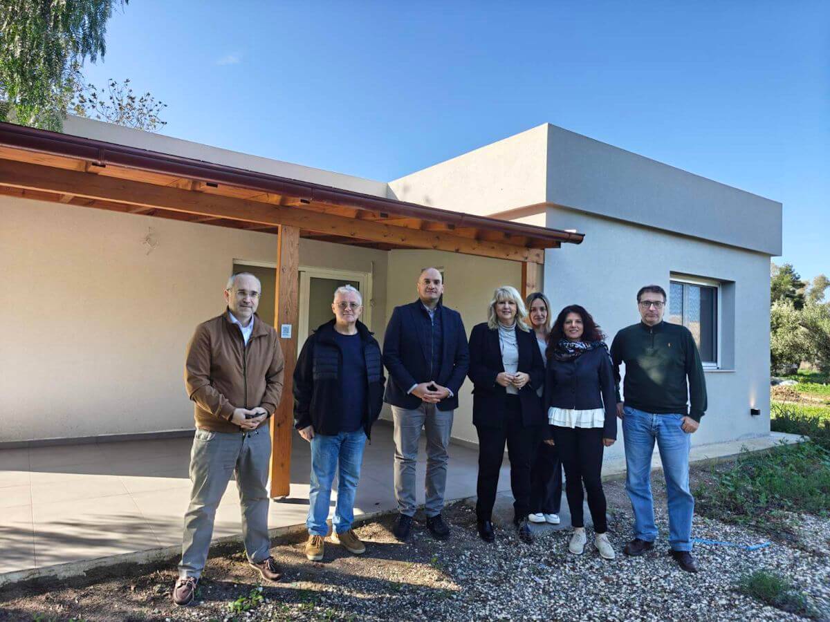 Ο Διοικητής της 6ης ΥΠΕ κ. Ηλίας Θεοδωρόπουλος, ο Υποδιοικητής της 6ης ΥΠΕ κ. Βασίλης Στασινόπουλος, καθώς και η Αντιπεριφερειάρχης Δημόσιας Υγείας της Περιφέρειας Δυτικής Ελλάδας κα Άννα Μαστοράκου, μαζί με το κλιμάκιο των γιατρών