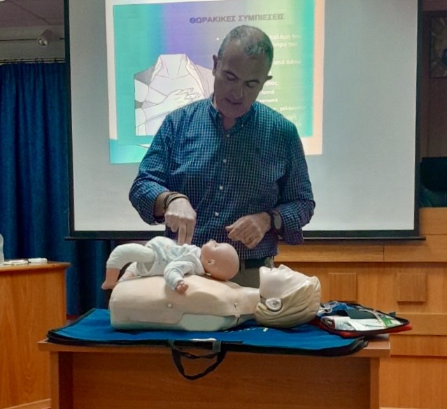 Επίδειξη Καρδιοαναπνευστικής αναζωογόνησης σε νεογνά, βρέφη, παιδιά και ενήλικες από τον Επιμελητή Α’ Γενικής ιατρικής του Π.Ι Μαυρομματίου Κ.Υ Μελιγαλά,  κ. Μανδηλάρη Ηλία, Εκπαιδευτή BLS